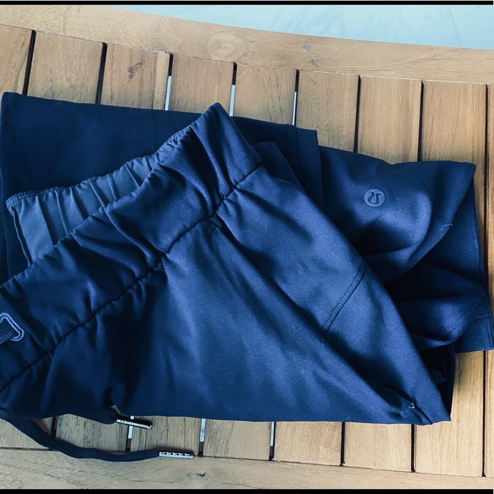 Lululemon On The Fly Pants - Size 8 - Bue